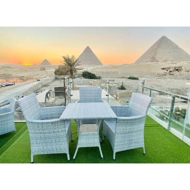 WHITE PYRAMIDS INN (HOSTEL)